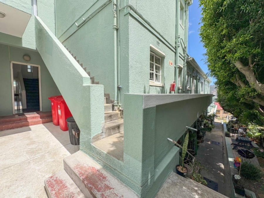 1 Bedroom Property for Sale in Vredehoek Western Cape